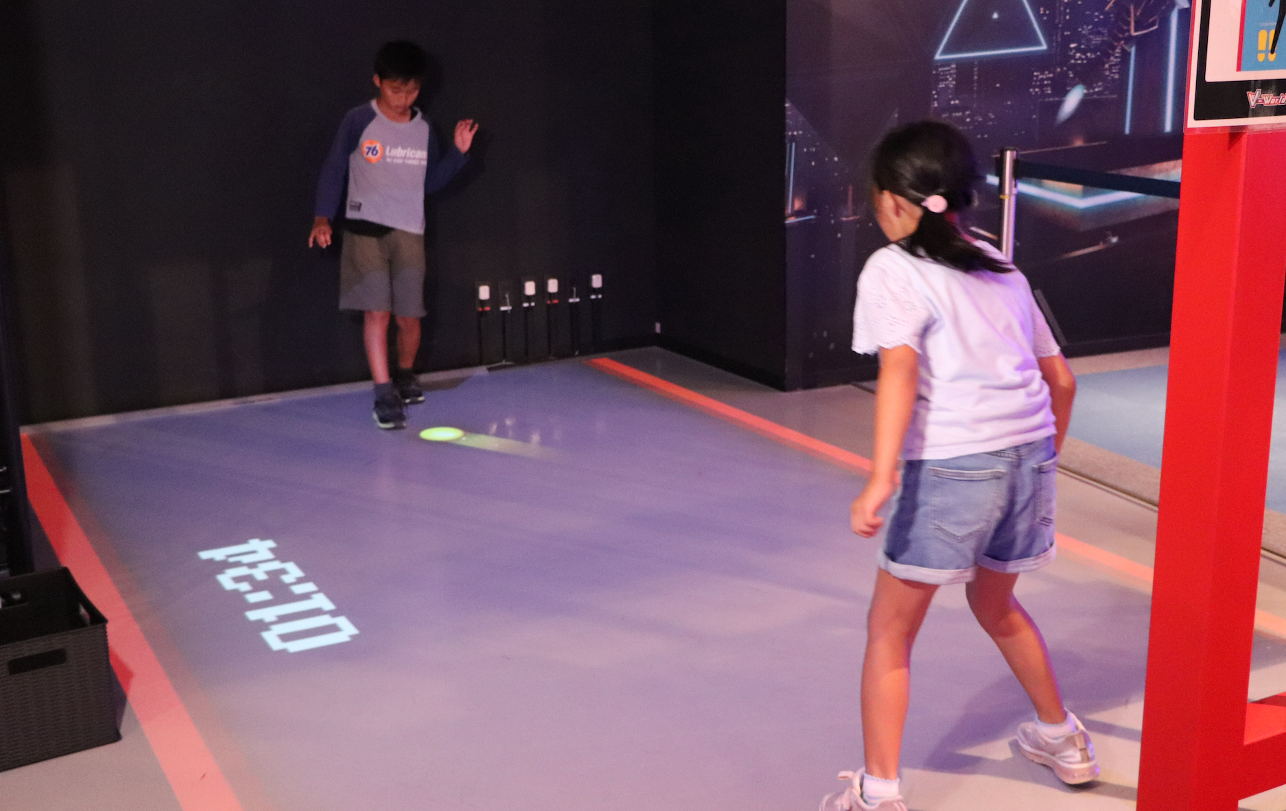 【V-World AREA】FOOT PING PONG（フットピンポン）は大人だけでなく、お子様も一緒に楽しめるスポットです。