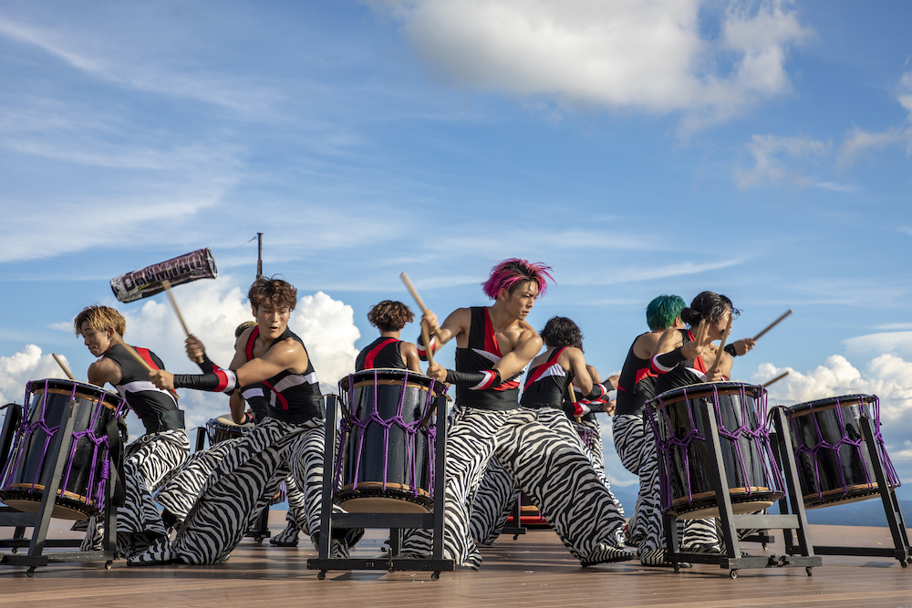 “DRUM TAO”によるエネルギッシュなライブが楽しめる