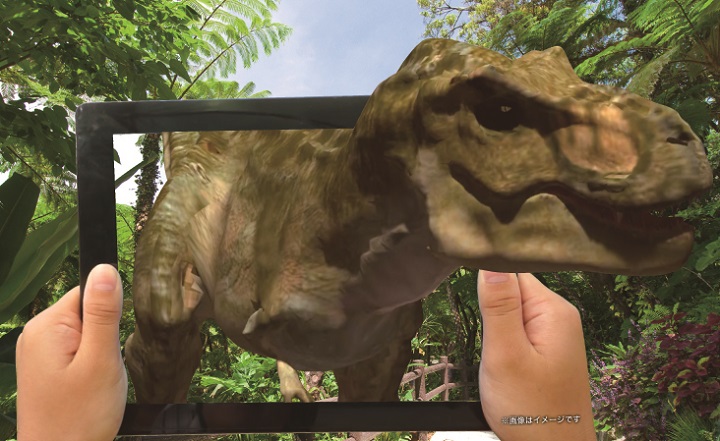 パーク内にあるいくつかの場所では、貸出のタブレット（有料：300円）で、動く3Dの恐竜をご覧いただけます。